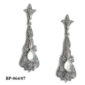 Pendientes Plata 1ª Ley (.925) con Marcasitas y Nácar de estilo Clásico.
