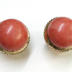 Pendientes en oro de 18k y cabujones de coral.