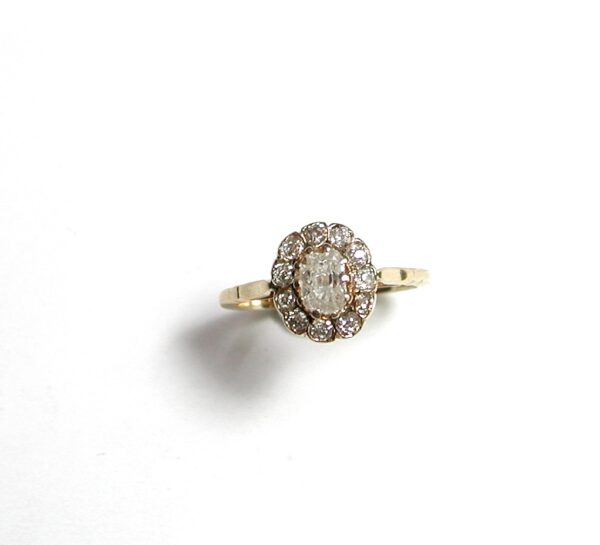 Sortija en oro de 18k con diamantes. Circa: 1900.