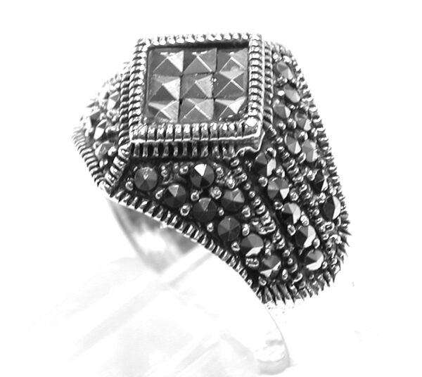 Sortija de Sra. en Plata de 1ª Ley (.925) con pavé de Marcasitas. - Imagen 2