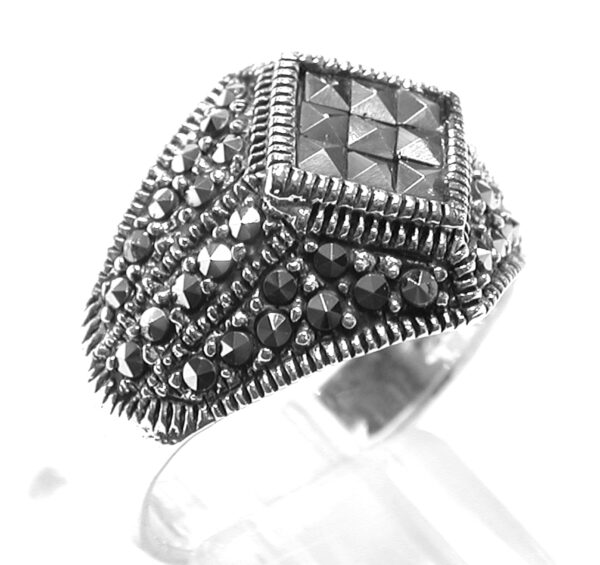 Sortija de Sra. en Plata de 1ª Ley (.925) con pavé de Marcasitas. - Imagen 3
