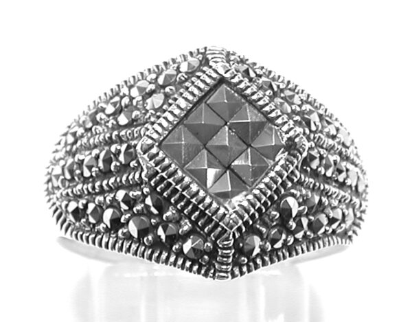 Sortija de Sra. en Plata de 1ª Ley (.925) con pavé de Marcasitas.