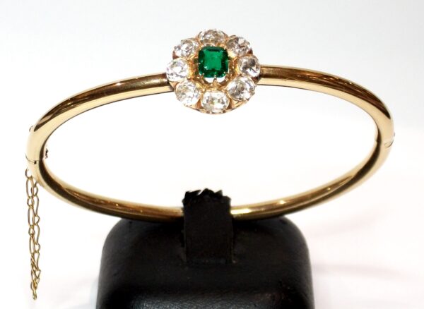 Pulsera Sra. rígida con esmeralda y brillantes. Años 20 - 30.