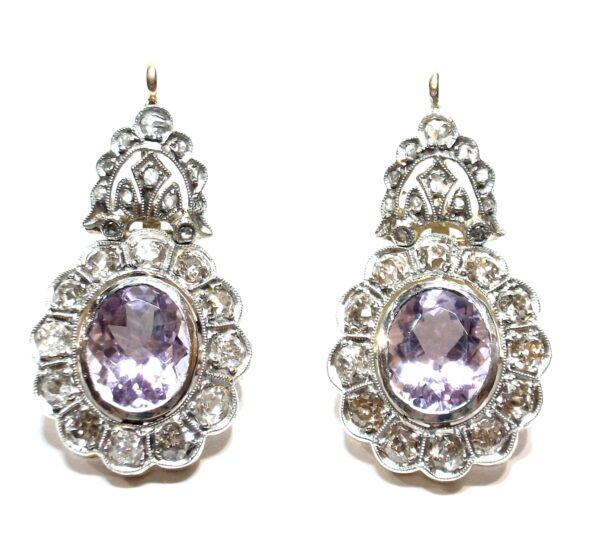 Pendientes amatista brillantes y diamantes en oro 18 kts. y vistas platino.
