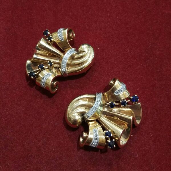 Broche desmontable en doble clip de oro de 18k con diamantes y zafiros. Circa 1970 - Imagen 3