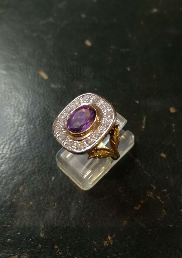 Sortija en oro de 18k con amatista y diamantes. Moderno. Talla 12 EU.   6 USA. - Imagen 2