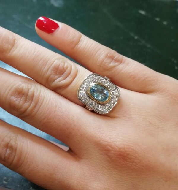 Sortija en oro de 18k con brillantes y aguamarina. Moderno. Talla 16 EU  7 1/2 USA - Imagen 2