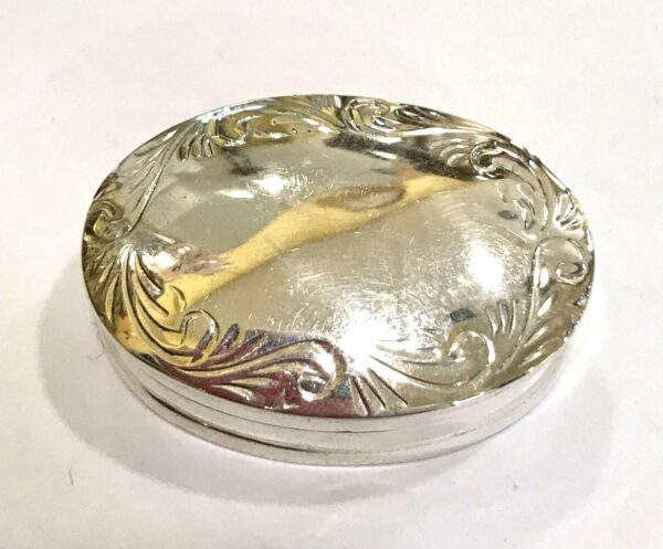 Caja de Plata de 1ª Ley (.925) pastillero grabado.
