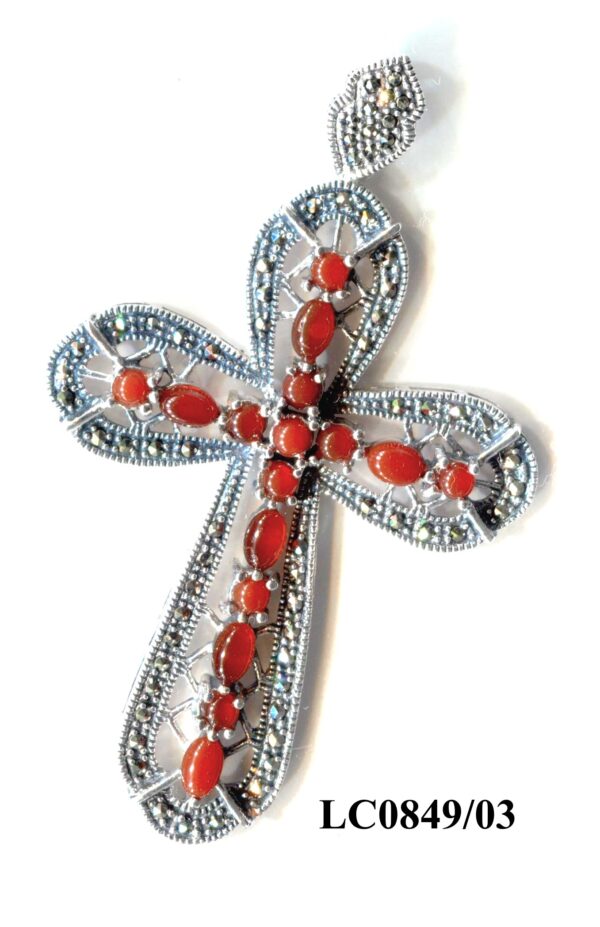 Colgante de cruz latina en Plata de 1ª Ley con marcasitas y carneola.