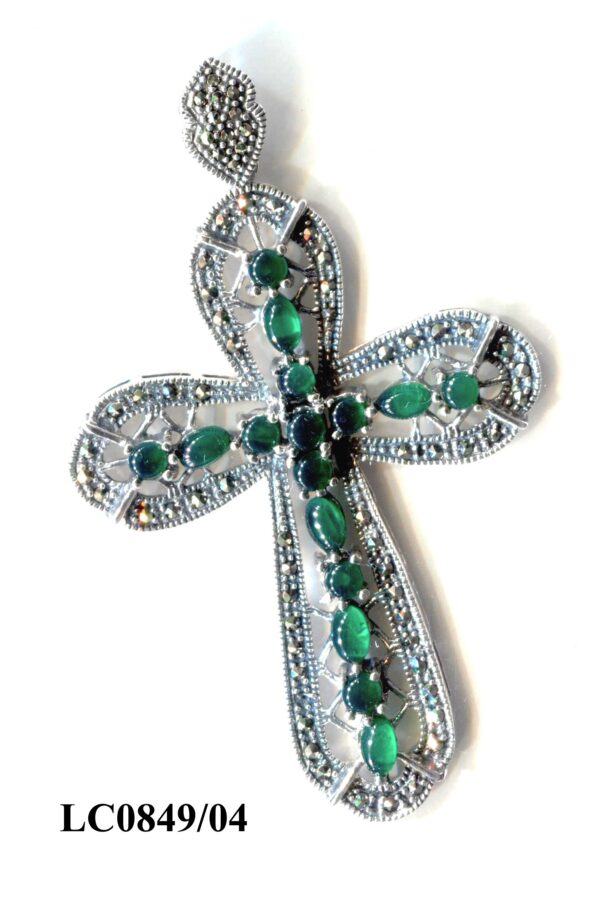 Colgante de cruz latina en Plata de 1ª Ley con marcasitas y ágata verde.