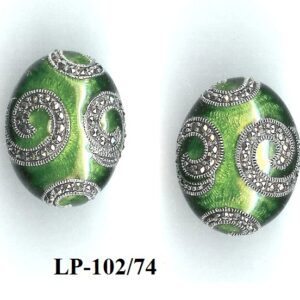 Pendientes ovales de Plata de 1ª Ley (925) con marcasitas y esmalte verde. Cierre de presión.