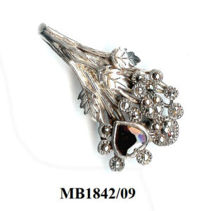 Broche en forma de ramillete en Plata de Ley (925) con marcasitas y granate.