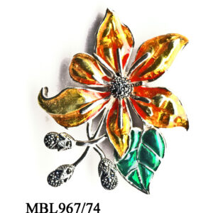 Broche floral realizado en Plata de 1ª Ley (925) con marcasita y esmalte.