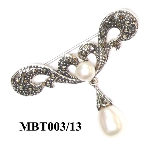 Broche en Plata de 1ª Ley con marcasitas y perlas.