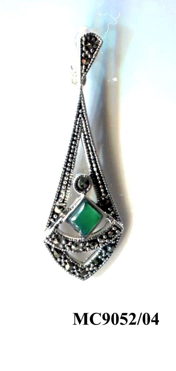 Colgante en Plata de 1ª Ley con marcasitas y ágata verde.