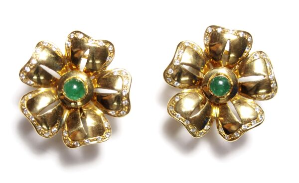 Pendientes de margaritas oro de 18k con esmeraldas y brillantes.