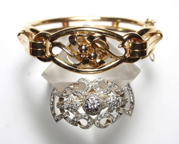 Pulsera rígida de oro de 18k con frente desmontable en broche de estilo Art Decó. Circa:1960. - Imagen 3
