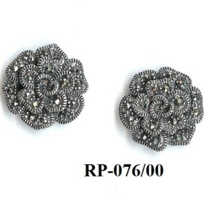 Pendientes con forma de rosa realizados en Plata de 1ª Ley (925) con marcasitas.