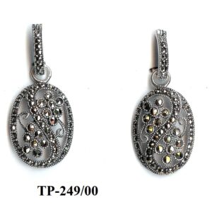 Pendientes con motivos florales, en Plata de 1ª Ley (925) con marcasitas.