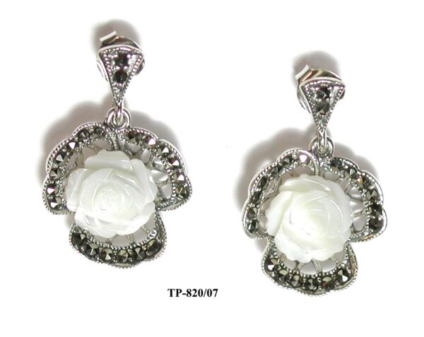 Pendientes Plata 1ª Ley (.925) con Marcasitas y Flor tallada en Nácar.