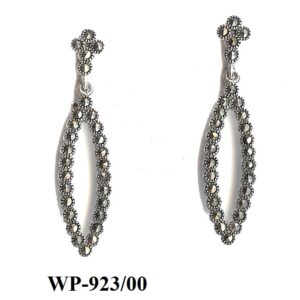 Pendientes largos realizados en Plata de 1ª Ley (925) con marcasitas.