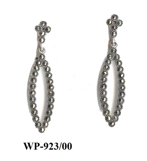 Pendientes largos realizados en Plata de 1ª Ley (925) con marcasitas.