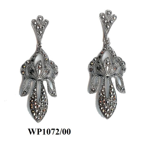 Pendientes con motivos vegetales realizado en Plata de 1ª Ley (925) con marcasitas.